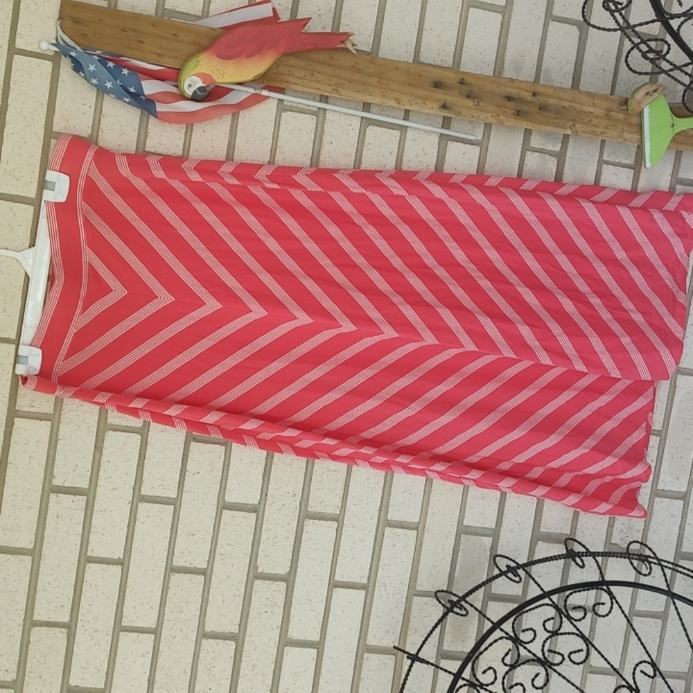 Coral/white skirt*